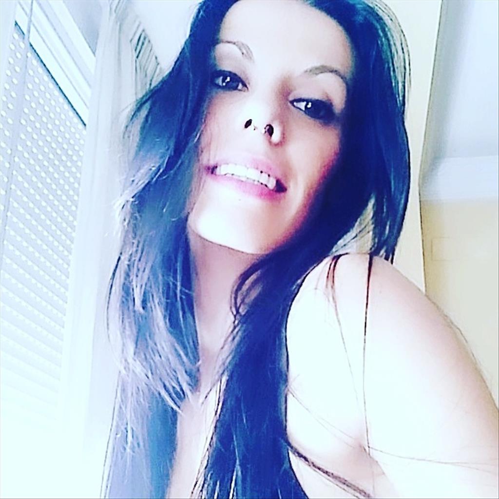 Mercedes  busca trabajo de Camarero