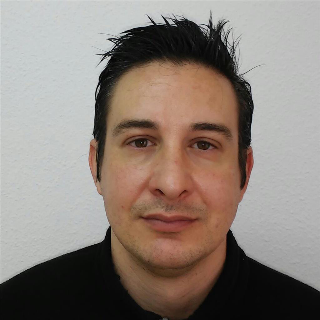 David busca trabajo de Camarero