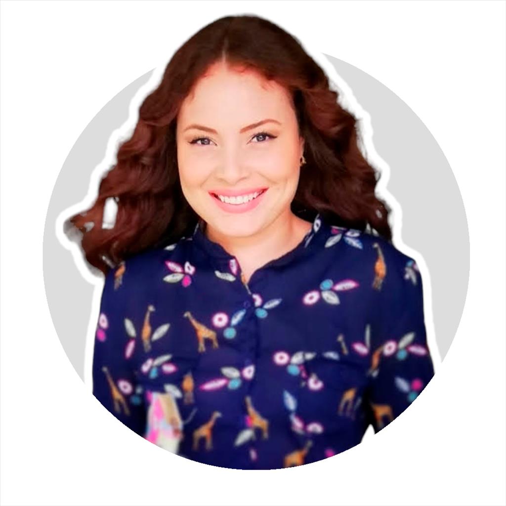 Karem busca trabajo de Camarera