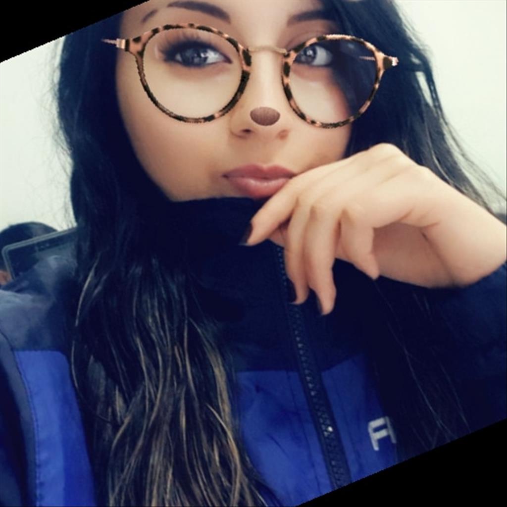 Brithany busca trabajo de Camarera