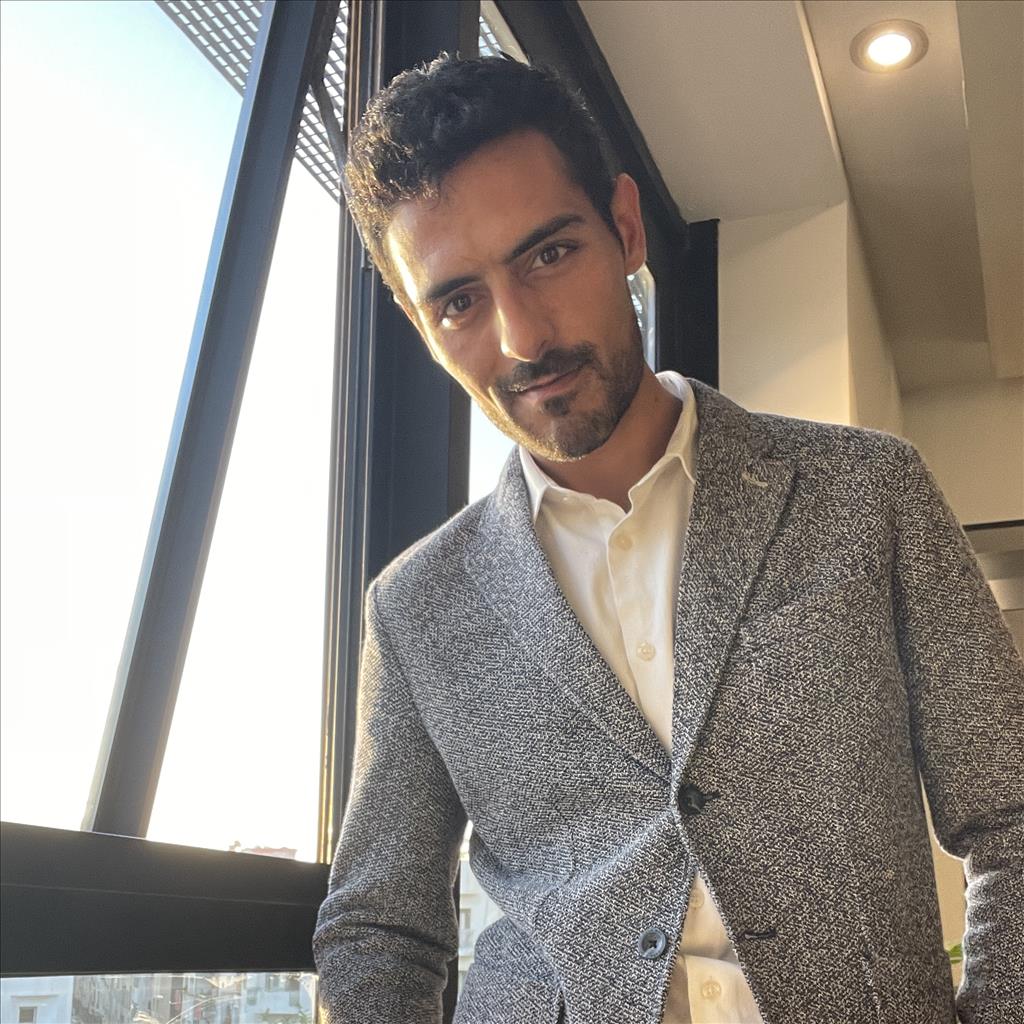 Javier busca trabajo de Camarero