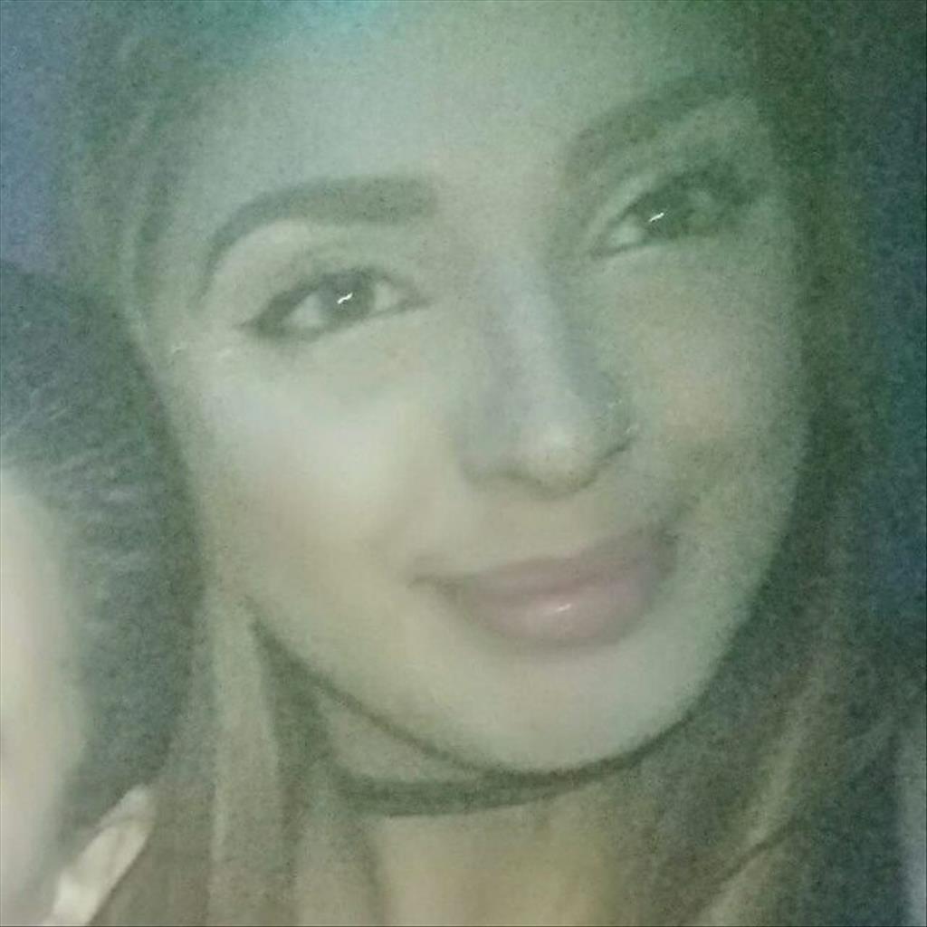 Maria busca trabajo de Camarero