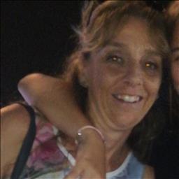 Paqui  está buscando trabajo de limpieza como limpiador o limpiadora, camarero o camarera de pisos u otros empleos profesionales.