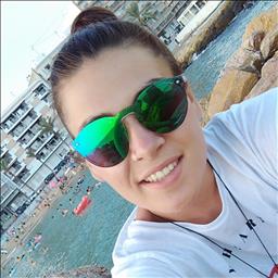 lucia está buscando trabajo de camarero (barman) o camarera de barra o sala en Murcia.