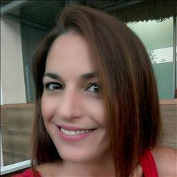 Eva María está buscando trabajo de camarero o camarera.