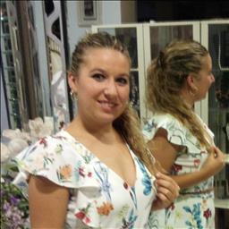 María José está buscando trabajo de limpieza como limpiador o limpiadora, o camarera de pisos en un hotel u hostal en Sevilla.