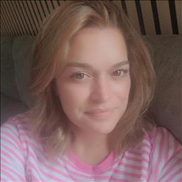 Jéromine está buscando trabajo de limpieza como limpiador o limpiadora, camarero o camarera de pisos u otros empleos profesionales.