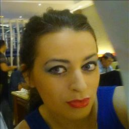 Verónica está buscando trabajo de camarero (barman) o camarera de barra o sala en Alicante.