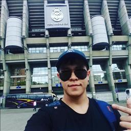 Kevin steven está buscando trabajo de camarero o camarera.