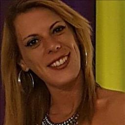 Gemma está buscando trabajo de camarero (barman) o camarera de barra o sala en Barcelona.