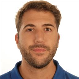 Daniel está buscando trabajo de camarero o camarera.