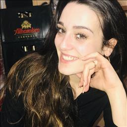 Cristina está buscando trabajo de camarero (barman) o camarera de barra o sala en Madrid. Bares, restaurantes, cafeterías o discotecas.
