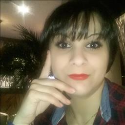 Florina está buscando trabajo de camarero o camarera.