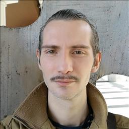 Christian  está buscando trabajo de camarero o camarera.
