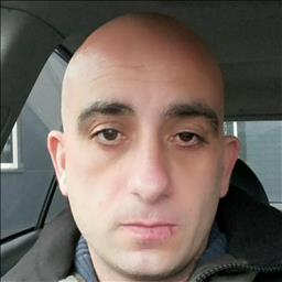 David está buscando trabajo de camarero (barman) o camarera de barra o sala en Girona. Bares, restaurantes, cafeterías o discotecas.