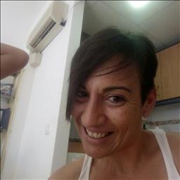 Susana está buscando trabajo de limpieza como limpiador o limpiadora, o camarera de pisos en un hotel u hostal en Tarragona.