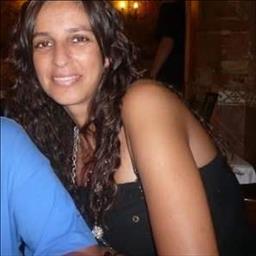 Pilar está buscando trabajo de camarero (barman) o camarera de barra o sala en Barcelona. Bares, restaurantes, cafeterías o discotecas.