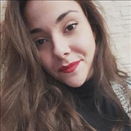 Silvia está buscando trabajo de camarero (barman) o camarera de barra o sala en Madrid. Bares, restaurantes, cafeterías o discotecas.
