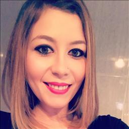 Carolina está buscando trabajo de camarero (barman) o camarera de barra o sala en Madrid. Bares, restaurantes, cafeterías o discotecas.