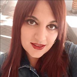 Maria está buscando trabajo de camarero o camarera.