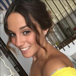 Isabel  está buscando trabajo de limpieza como limpiador o limpiadora, o camarera de pisos en un hotel u hostal en Segovia.