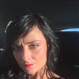 Begoña está buscando trabajo de limpieza como limpiador o limpiadora, camarero o camarera de pisos u otros empleos profesionales.