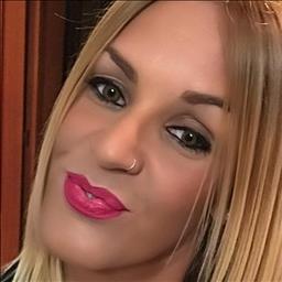 Isabel  está buscando trabajo de camarero o camarera.