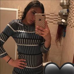 Fátima Zahra está buscando trabajo de camarero o camarera.