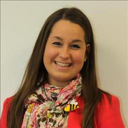 Cristina está buscando trabajo de camarero o camarera.