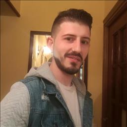 Aitor está buscando trabajo de camarero o camarera.