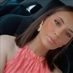 Paula está buscando trabajo de camarero o camarera.