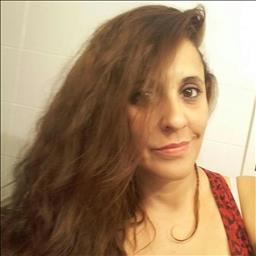 Rebeca está buscando trabajo de limpieza como limpiador o limpiadora, camarero o camarera de pisos u otros empleos profesionales.