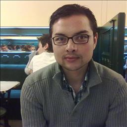 Raul  está buscando trabajo de camarero o camarera.