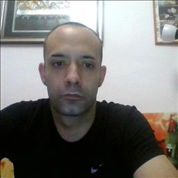gorka está buscando trabajo de camarero (barman) o camarera de barra o sala en Barcelona. Bares, restaurantes, cafeterías o discotecas.