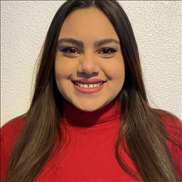 Valeria  está buscando trabajo de recepcionista en Torrelavega.