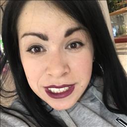 Tania está buscando trabajo de limpieza como limpiador o limpiadora, o camarera de pisos en un hotel u hostal en Madrid.