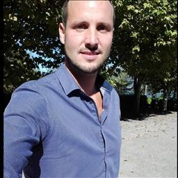 Arnaud está buscando trabajo de camarero (barman) o camarera de barra o sala en Madrid. Bares, restaurantes, cafeterías o discotecas.