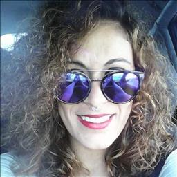 Deborah está buscando trabajo de camarero (barman) o camarera de barra o sala en Jerez de la Frontera.