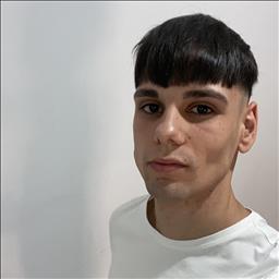 Cristian está buscando trabajo de camarero (barman) o camarera de barra o sala en Jaén. Bares, restaurantes, cafeterías o discotecas.