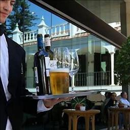 Pablo está buscando trabajo de camarero (barman) o camarera de barra o sala en Sevilla. Bares, restaurantes, cafeterías o discotecas.