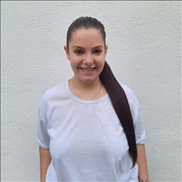 Patricia está buscando trabajo de camarero (barman) o camarera de barra o sala en Jaén. Bares, restaurantes, cafeterías o discotecas.
