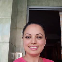 Estefania está buscando trabajo de cocina como ayudante de cocina en un restaurante en Madrid.