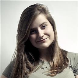 Jessica está buscando trabajo de camarero (barman) o camarera de barra o sala en Madrid.