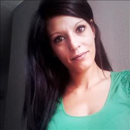 Soraya está buscando trabajo de camarero (barman) o camarera de barra o sala en Barcelona. Bares, restaurantes, cafeterías o discotecas.