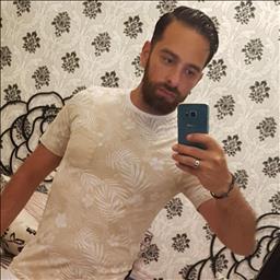 Jesus está buscando trabajo de camarero (barman) o camarera de barra o sala en Alicante.