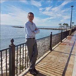 MARCO está buscando trabajo de camarero (barman) o camarera de barra o sala en Málaga. Bares, restaurantes, cafeterías o discotecas.