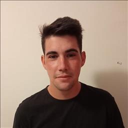 Rafael está buscando trabajo de camarero (barman) o camarera de barra o sala en Jaén. Bares, restaurantes, cafeterías o discotecas.