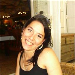 yoana está buscando trabajo de camarero (barman) o camarera de barra o sala en Valencia. Bares, restaurantes, cafeterías o discotecas.