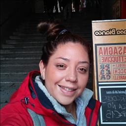 Karina  está buscando trabajo de camarero (barman) o camarera de barra o sala en Madrid. Bares, restaurantes, cafeterías o discotecas.