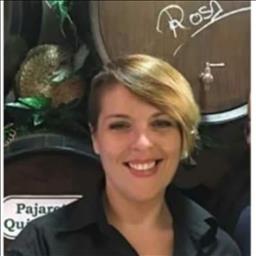 Rosa María  está buscando trabajo de camarero (barman) o camarera de barra o sala en Benalmádena.